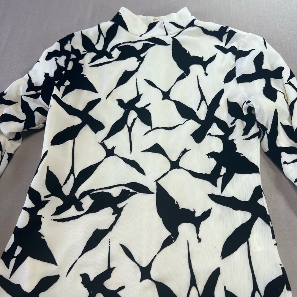 Hidemi Black & White Abstract Bird Print Mock Neck Top – Women’s Small - Picture 12 of 13
